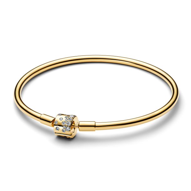 sayuri Pandora ゴールド ブレスレット バングル Pandora Sparkling Gold-Plated Barrel Clasp Bangle Bracelet | REEDS