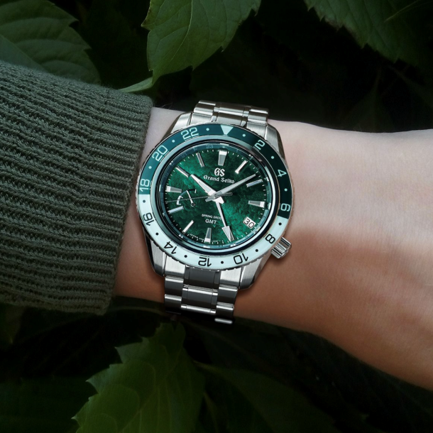 Seiko sport green top
