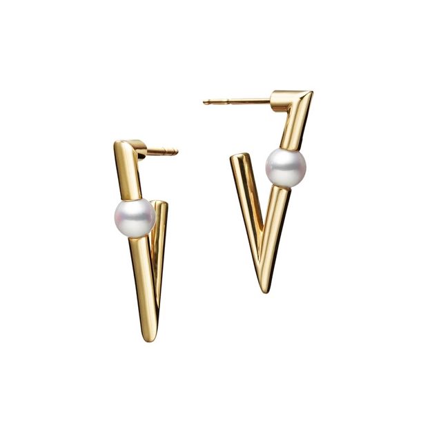 Louis Vuitton V Pearl Earrings