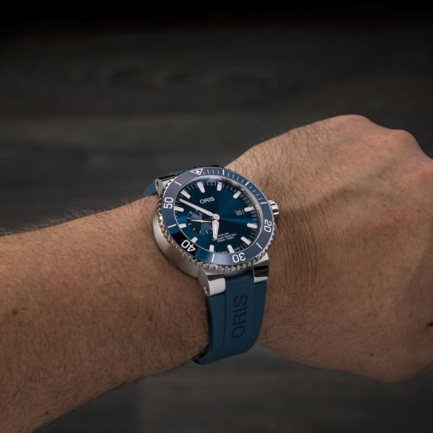 Oris Aquis Small Second Date Blue Dial Rubber Strap Watch 45.5mm 01 743 7733 4155 07 4 24 69EB