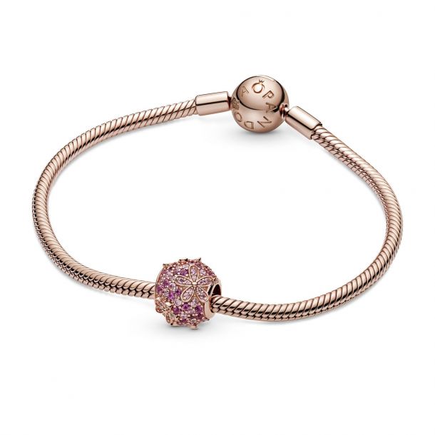お歳暮・冬ギフト 特集2024 通販  Pavé Pink Pandora Daisy Gold-Plated Rose Charm, Flower アクセサリー