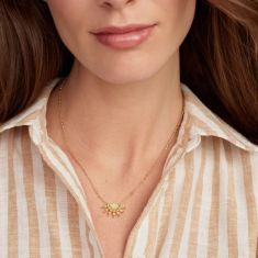 Kendra Scott Samantha Sun Short Pendant Necklace in Yellow Opalescent Resin