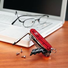 Victorinox Swiss Army Cyber Tool M in Red Transparent