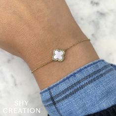 Shy Creation Mother-of-Pearl and 1/15ctw Round Diamond Yellow Gold Clover Bracelet