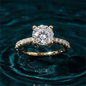 Halo-style lab-grown diamond engagement ring from the ECONIC Star collection