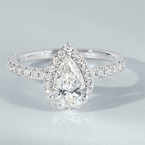 Pear-shaped lab-grown diamond engagement ring from the REEDS ECONIC collection