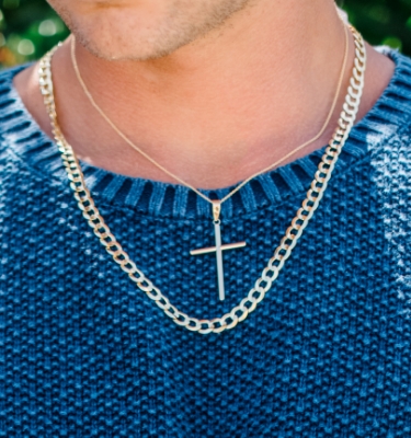 Necklace Length and Chain Length Size Guide. Close up image of a man wearing a chain necklace.