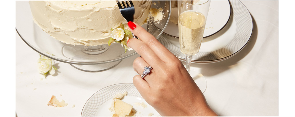 woman with Klienfeld bridal ring with a wedding cake.