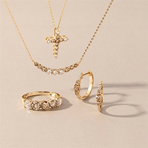 Brown earth-tone diamond jewelry collection in yellow gold for warm skin tones