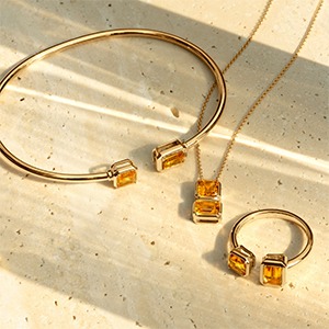 Orange gemstone bracelet, necklace, and ring jewelry set in gold for warm complexions