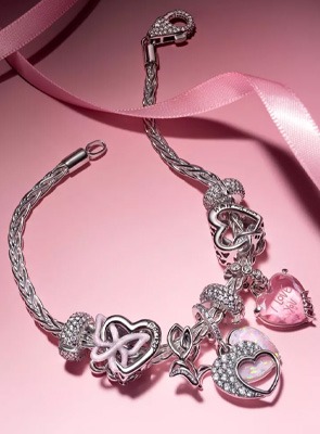Silver charm bracelet with heart-shaped charms and pink accents &ndash; sentimental Mother&rsquo;s Day gift